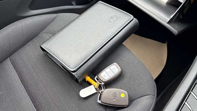 Hyundai IONIQ 1.6 GDi Hybrid Premium 5dr DCT Hybrid Hatchback