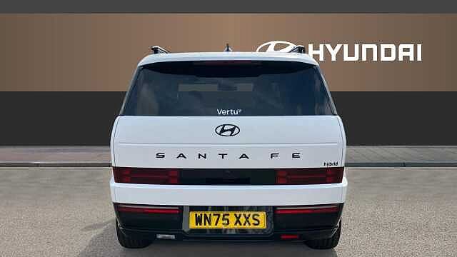 Hyundai SANTA FE 1.6 TGDi Hybrid Calligraphy 5dr 4WD Auto Hybrid Estate White