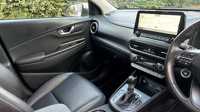 Hyundai KONA 1.6 GDi Hybrid Ultimate 5dr DCT Hybrid Hatchback White