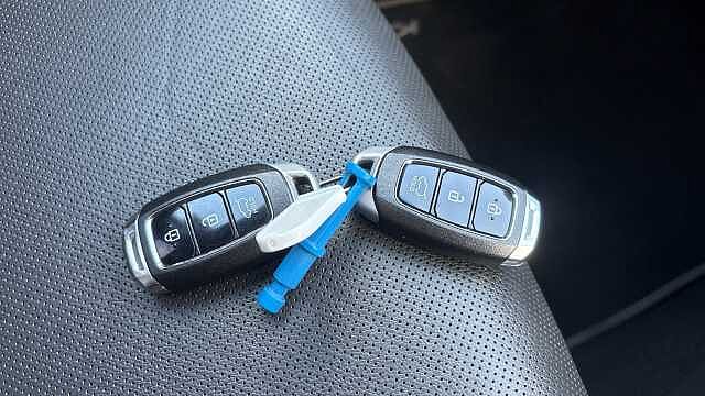 Hyundai KONA 1.6 GDi Hybrid Ultimate 5dr DCT Hybrid Hatchback White