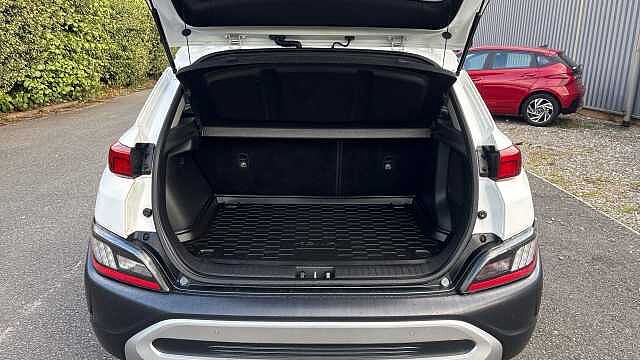 Hyundai KONA 1.6 GDi Hybrid Ultimate 5dr DCT Hybrid Hatchback White