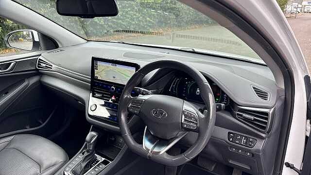 Hyundai IONIQ 1.6 GDi Plug-in Hybrid Premium SE 5dr DCT Hatchback