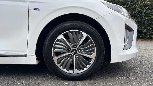 Hyundai IONIQ 1.6 GDi Plug-in Hybrid Premium SE 5dr DCT Hatchback
