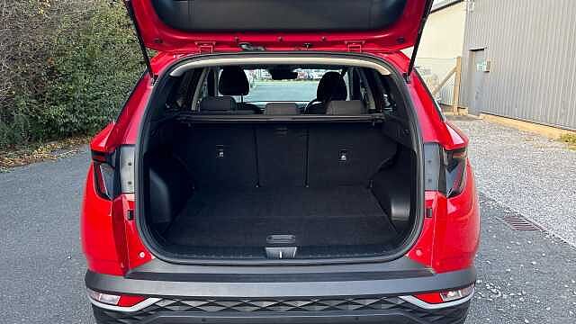 Hyundai TUCSON 1.6 TGDi Hybrid 230 SE Connect 5dr 2WD Auto Hybrid Estate Red