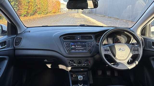 Hyundai i20 1.2 MPi SE 5dr Petrol Hatchback