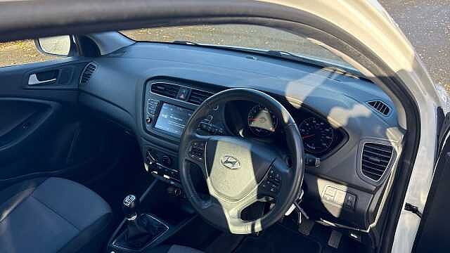 Hyundai i20 1.2 MPi SE 5dr Petrol Hatchback
