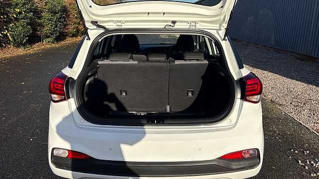 Hyundai i20 1.2 MPi SE 5dr Petrol Hatchback