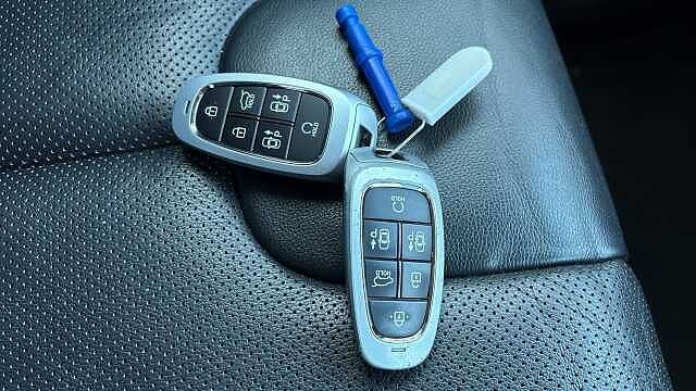 Hyundai SANTA FE 1.6 TGDi Plug-in Hybrid Ultimate 5dr 4WD Auto Estate