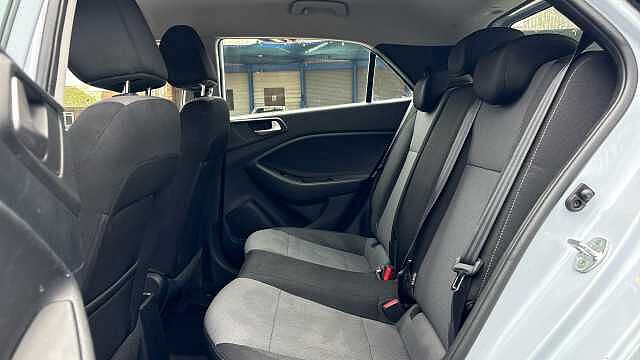 Hyundai i20 1.2 MPi SE 5dr Petrol Hatchback