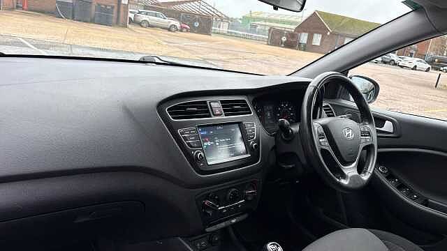 Hyundai i20 1.2 MPi SE 5dr Petrol Hatchback