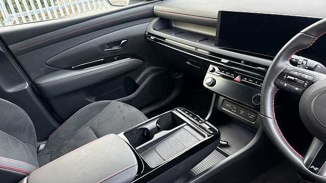 Hyundai TUCSON 1.6T 48V MHD N Line S 5dr DCT Petrol Estate White