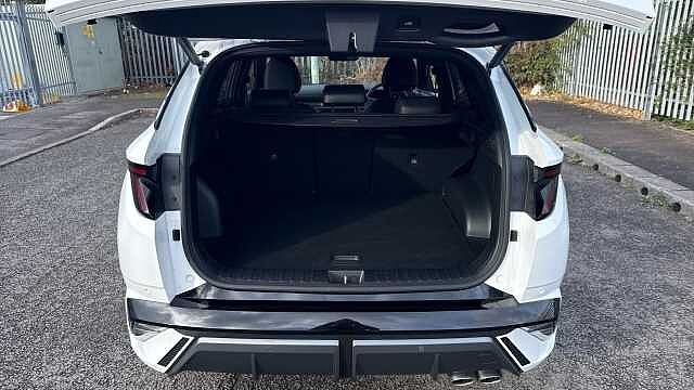 Hyundai TUCSON 1.6T 48V MHD N Line S 5dr DCT Petrol Estate White