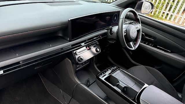 Hyundai TUCSON 1.6T 48V MHD N Line S 5dr DCT Petrol Estate White