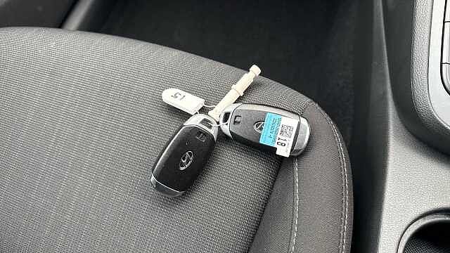 Hyundai KONA 1.6 GDi Hybrid Premium 5dr DCT Hybrid Hatchback Red