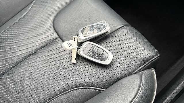 Hyundai SANTA FE 1.6 TGDi Hybrid Ultimate 5dr Auto Hybrid Estate Silver