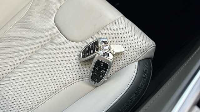 Hyundai SANTA FE 1.6 TGDi Hybrid Ultimate 5dr 4WD Auto Hybrid Estate