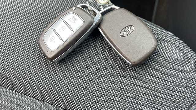 Hyundai IONIQ 1.6 GDi Hybrid Premium 5dr DCT Hybrid Hatchback