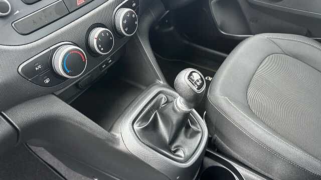 Hyundai i10 1.0 SE 5dr Petrol Hatchback