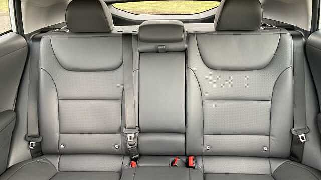 Hyundai IONIQ 1.6 GDi Hybrid Premium SE 5dr DCT Hybrid Hatchback White