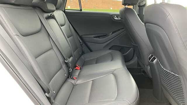 Hyundai IONIQ 1.6 GDi Hybrid Premium SE 5dr DCT Hybrid Hatchback White