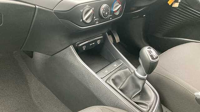 Hyundai I20 1.0T GDi Advance [Nav] 5dr Petrol Hatchback White