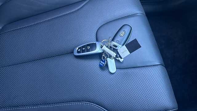 Hyundai SANTA FE 1.6 TGDi Hybrid Premium 5dr 4WD Auto Grey