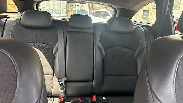 Hyundai i30 1.4T GDI Premium 5dr