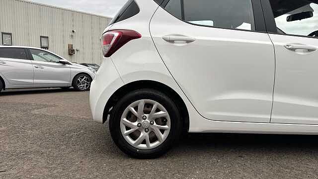 Hyundai i10 1.0 SE 5dr