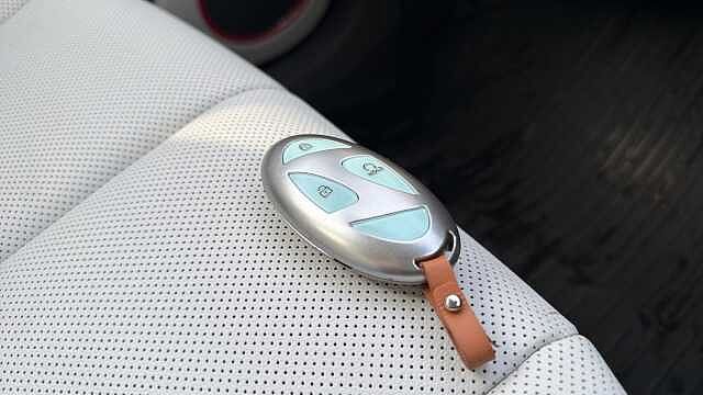 Hyundai IONIQ 5 239kW Ultimate 84 kWh 5dr AWD Auto [Tech Pack] Electric Hatchback Matte - Gravity Gold