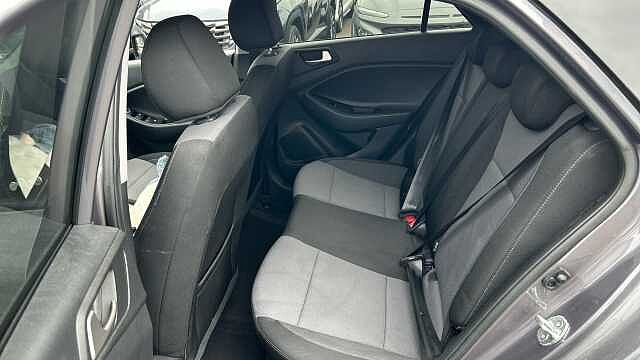 Hyundai i20 1.2 MPi Play 5dr Petrol Hatchback