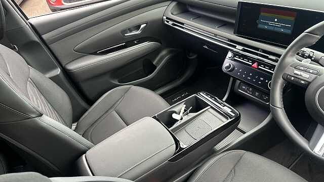 Hyundai TUCSON 1.6T 239 Hybrid Black Line 5dr Auto Hybrid Estate Shimmering Silver - Metallic