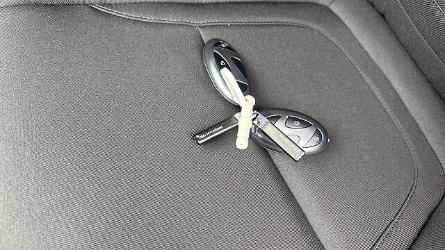 Hyundai TUCSON 1.6T 239 Hybrid Black Line 5dr Auto Hybrid Estate Shimmering Silver - Metallic