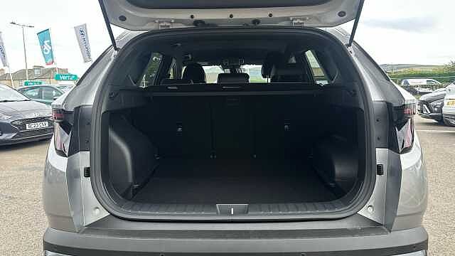Hyundai TUCSON 1.6T 239 Hybrid Black Line 5dr Auto Hybrid Estate Shimmering Silver - Metallic