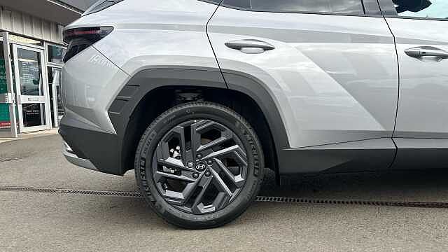Hyundai TUCSON 1.6T 239 Hybrid Black Line 5dr Auto Hybrid Estate Shimmering Silver - Metallic
