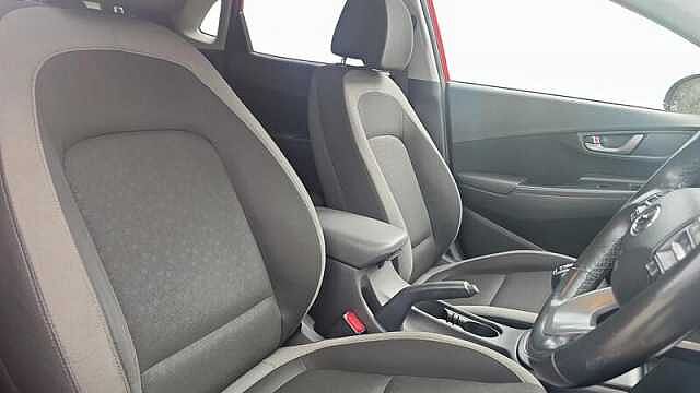 Hyundai KONA PLAY 1.0 TURBO PETROL MANUAL Red