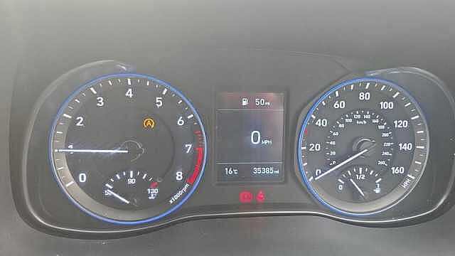 Hyundai KONA PLAY 1.0 TURBO PETROL MANUAL Red