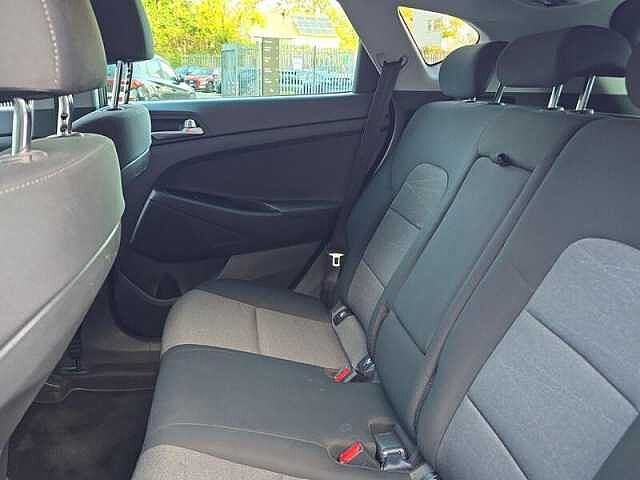 Hyundai TUCSON SE NAV 1.6 PETROL TURBO 177PS MANUAL Black
