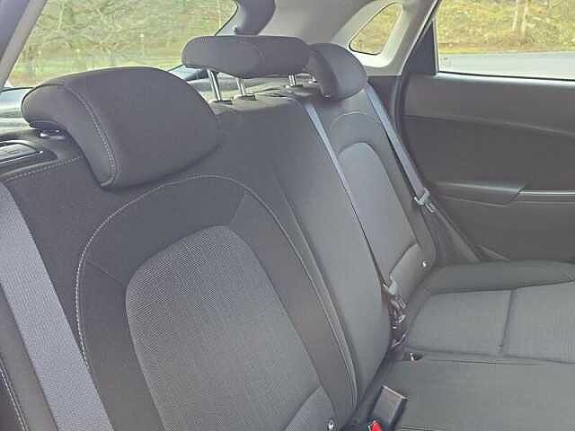 Hyundai KONA Se Connect T-Gdi Mhev Red