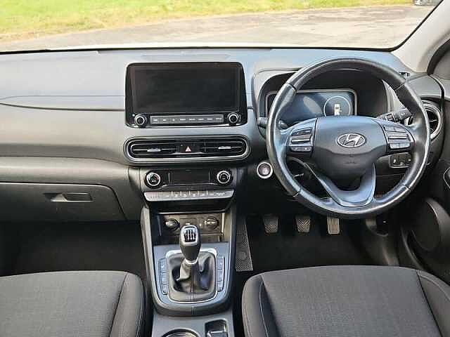 Hyundai KONA 1.0 T-GDi MHEV Premium Hybrid 120 ps White