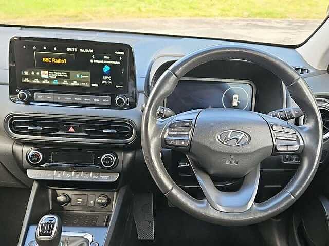 Hyundai KONA 1.0 T-GDi MHEV Premium Hybrid 120 ps White