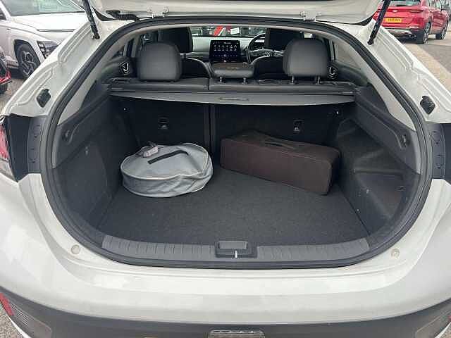 Hyundai IONIQ Plug-In Hybrid 1.6 h-GDi 8.9kWh Premium SE DCT Euro 6 (s/s) 5dr