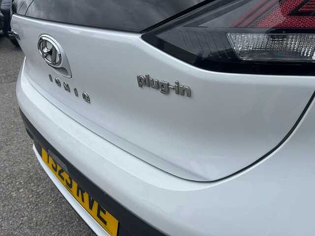 Hyundai IONIQ Plug-In Hybrid 1.6 h-GDi 8.9kWh Premium SE DCT Euro 6 (s/s) 5dr