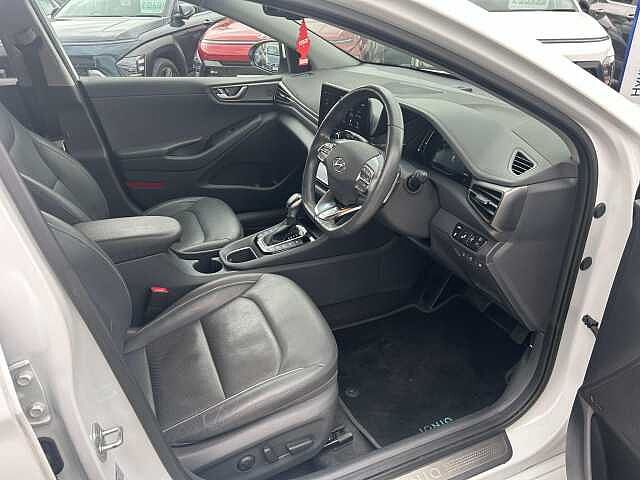 Hyundai IONIQ Plug-In Hybrid 1.6 h-GDi 8.9kWh Premium SE DCT Euro 6 (s/s) 5dr