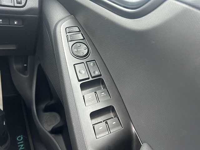 Hyundai IONIQ Plug-In Hybrid 1.6 h-GDi 8.9kWh Premium SE DCT Euro 6 (s/s) 5dr