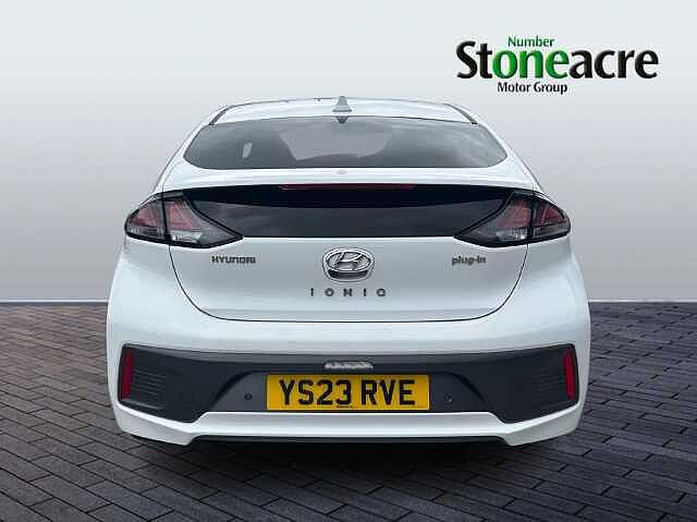 Hyundai IONIQ Plug-In Hybrid 1.6 h-GDi 8.9kWh Premium SE DCT Euro 6 (s/s) 5dr