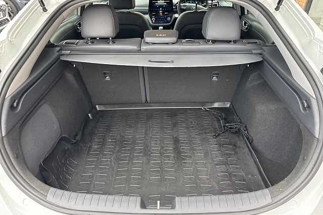 Hyundai IONIQ 1.6 GDi Hybrid Premium SE 5dr DCT White