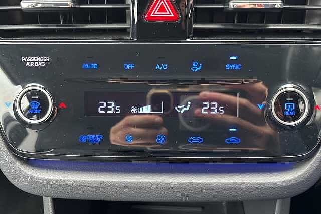 Hyundai IONIQ 1.6 GDi Hybrid Premium SE 5dr DCT White