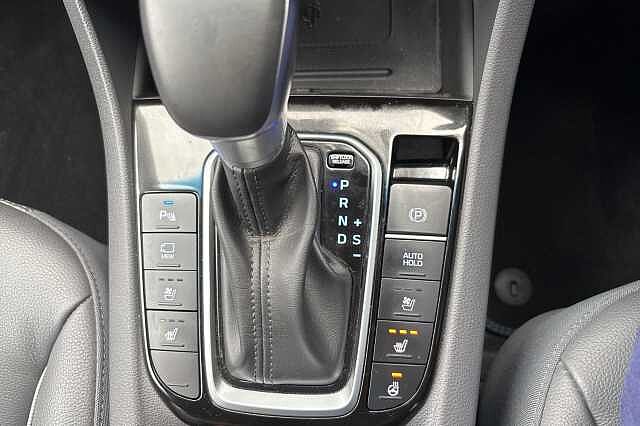 Hyundai IONIQ 1.6 GDi Hybrid Premium SE 5dr DCT White
