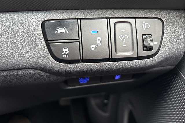 Hyundai IONIQ 1.6 GDi Hybrid Premium SE 5dr DCT White