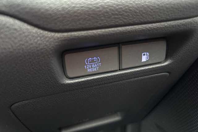 Hyundai IONIQ 1.6 GDi Hybrid Premium SE 5dr DCT White